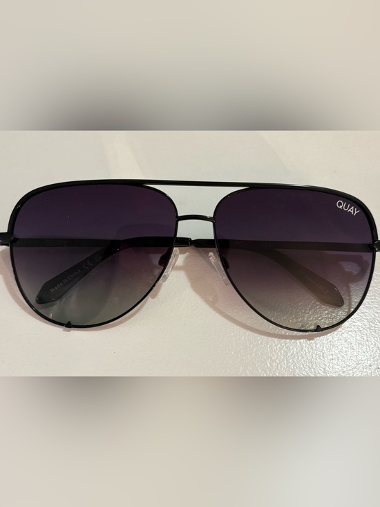 Quay Australia Accessories - Aviator Sunglasses with Gradient Dark Lenses